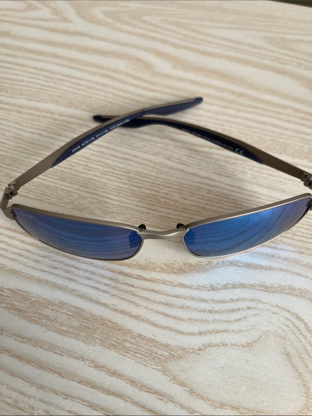 Maui Jim Titanium Frame Sunglasses with Blue Mirrored Lenses Unisex - Picture 7 of 10